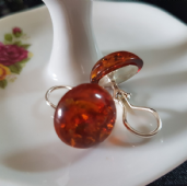 來自波羅的海-鈕扣型蜂蜜色琥珀耳環